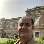 Profesional universitario en administración y gerencia de empresas, con maestría en finanzas y experiencia en consultoría.